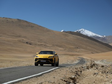 Lamborghini Urus na przełęczy Umling La